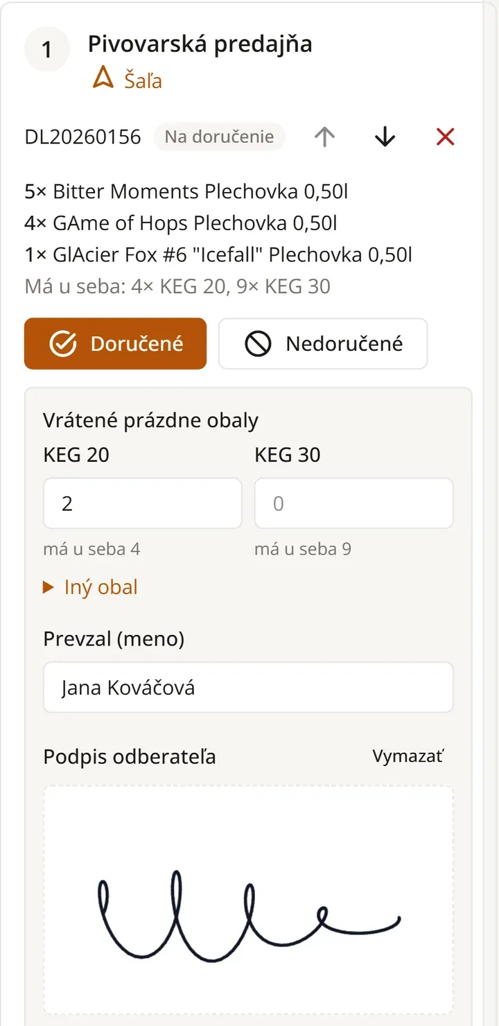 Zastávka v mobile vodiča: vrátené prázdne sudy, meno preberajúceho a podpis odberateľa prstom