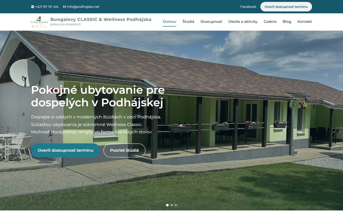 Úvodná stránka podhajska.net s fotkou bungalovov a tlačidlom na overenie termínu